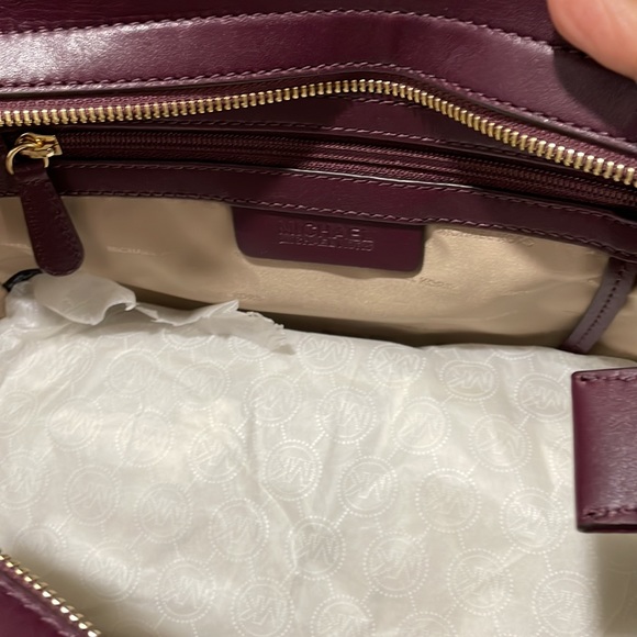 Michael Kors Diamond Grommet Selma Satchel - Picture 7 of 9